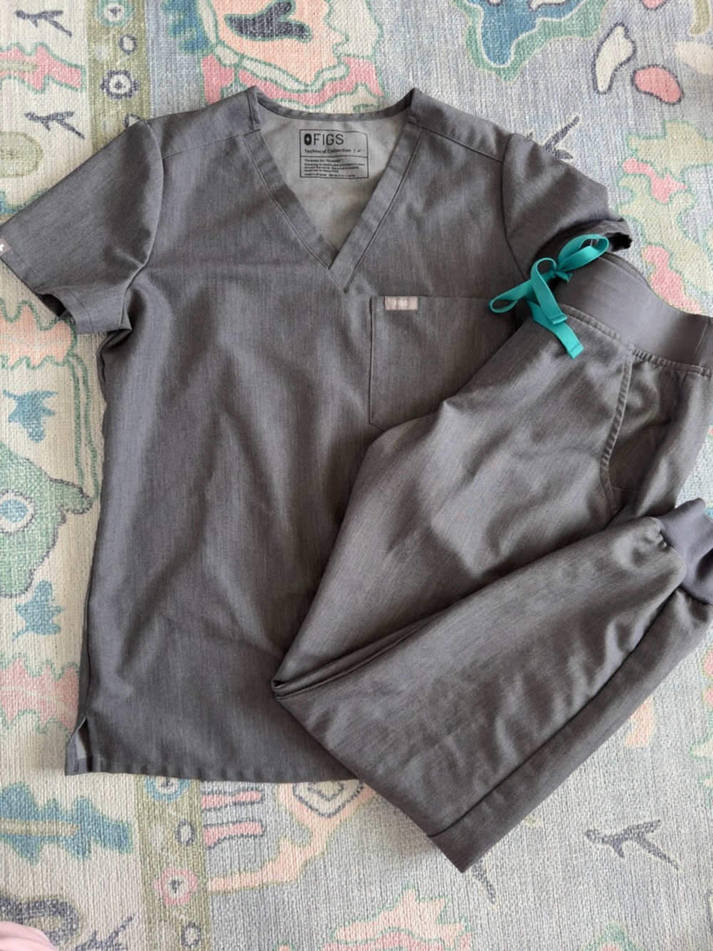 FIGS Gray Scrub Set size M with high waisted joggers